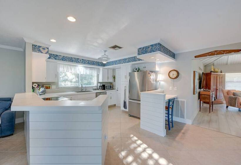 Stunning Marco Island Home W/ Covered Patio!