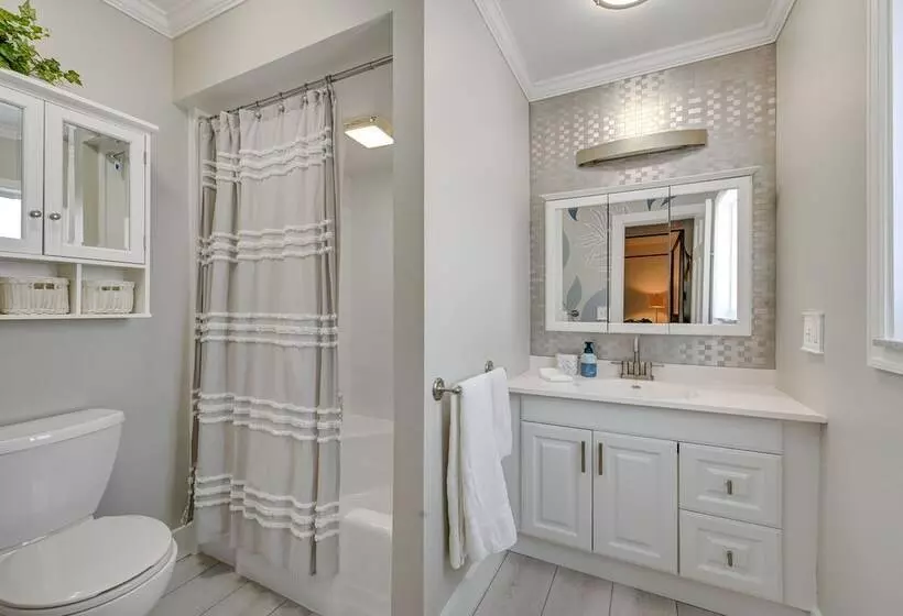 Stunning Marco Island Home W/ Covered Patio!