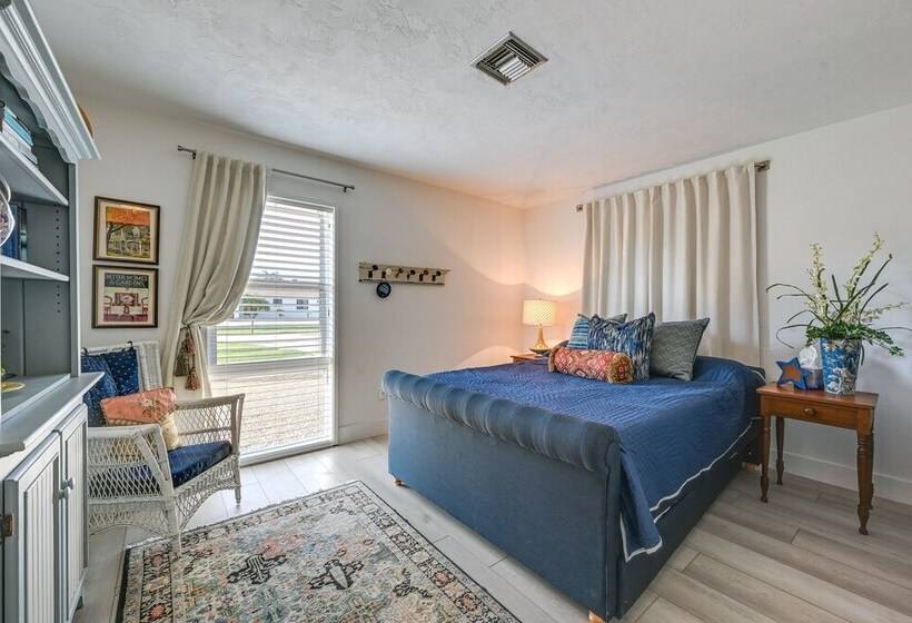 Stunning Marco Island Home W/ Covered Patio!