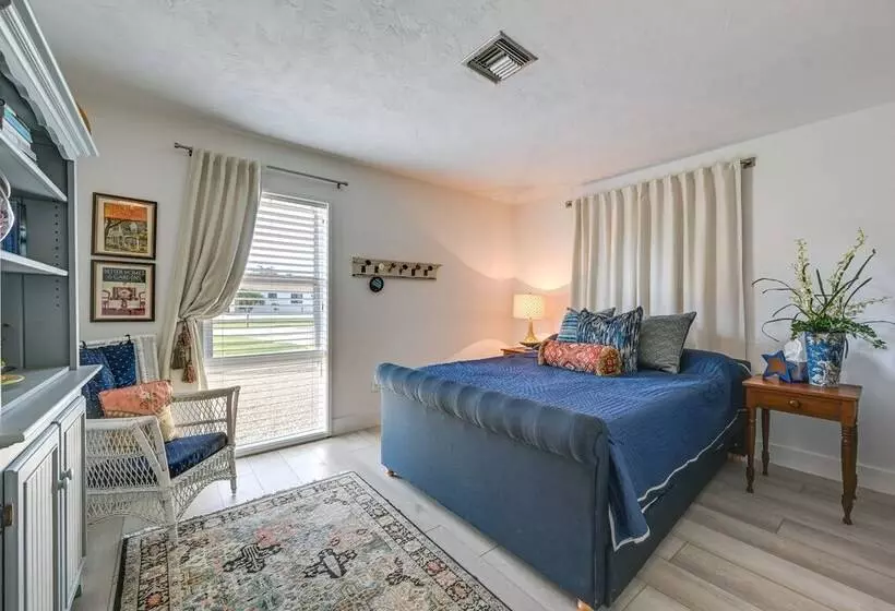 Stunning Marco Island Home W/ Covered Patio!