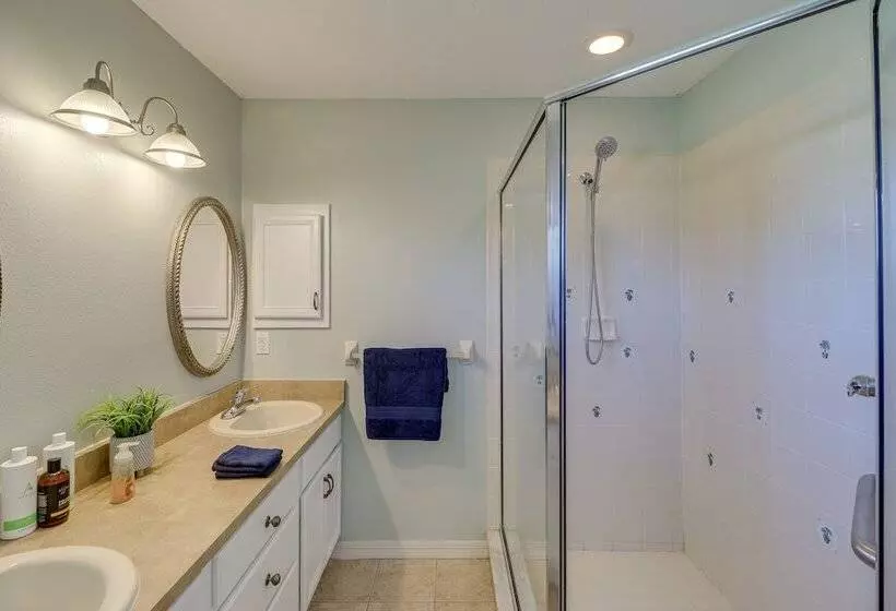 Sunny Ocala Home W/ Private Pool & Hot Tub!