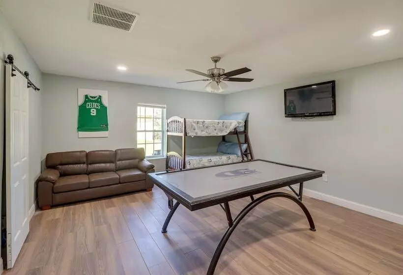 Sunny Ocala Home W/ Private Pool & Hot Tub!