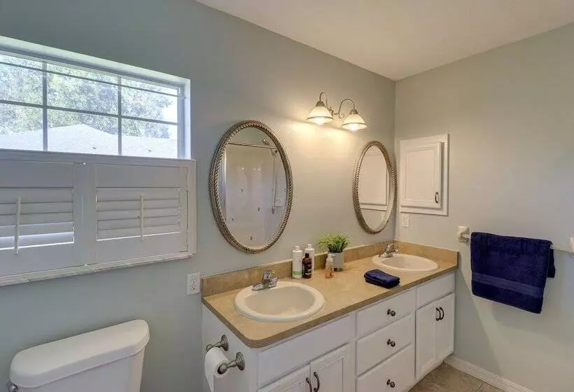 Sunny Ocala Home W/ Private Pool & Hot Tub!