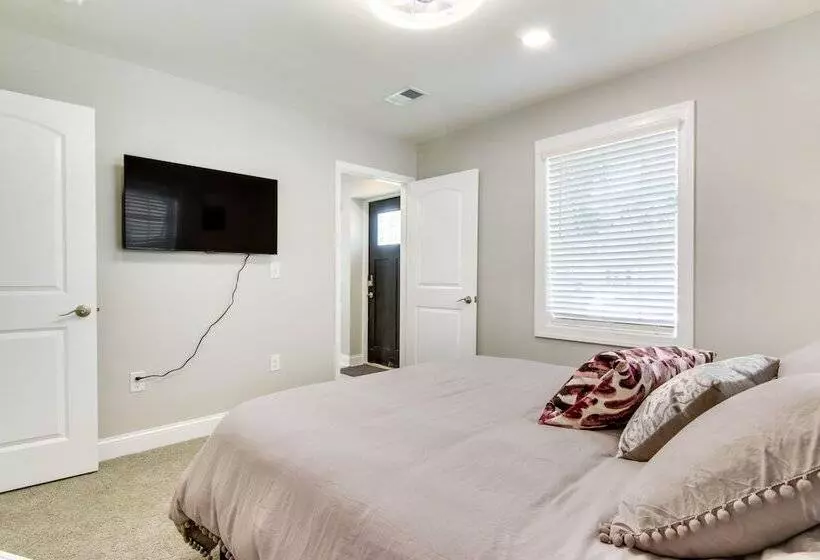 Updated Home   Walk To Salisbury University!