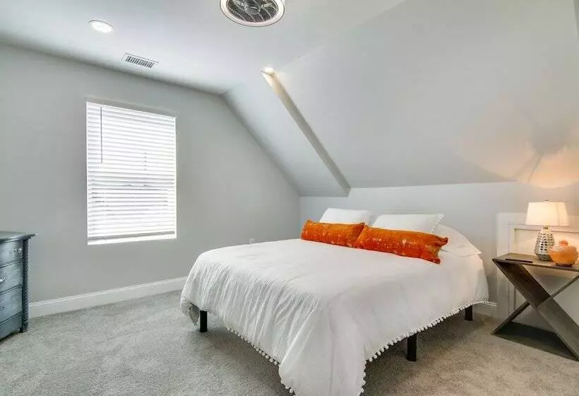 Updated Home   Walk To Salisbury University!