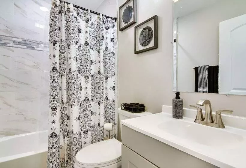 Updated Home   Walk To Salisbury University!