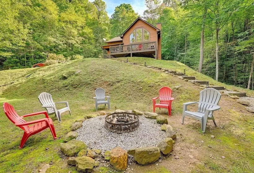 Bright Bryson City Cabin W/ Fire Pit & Hot Tubs!