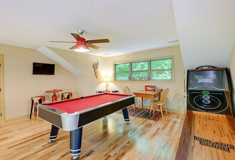 Bright Bryson City Cabin W/ Fire Pit & Hot Tubs!