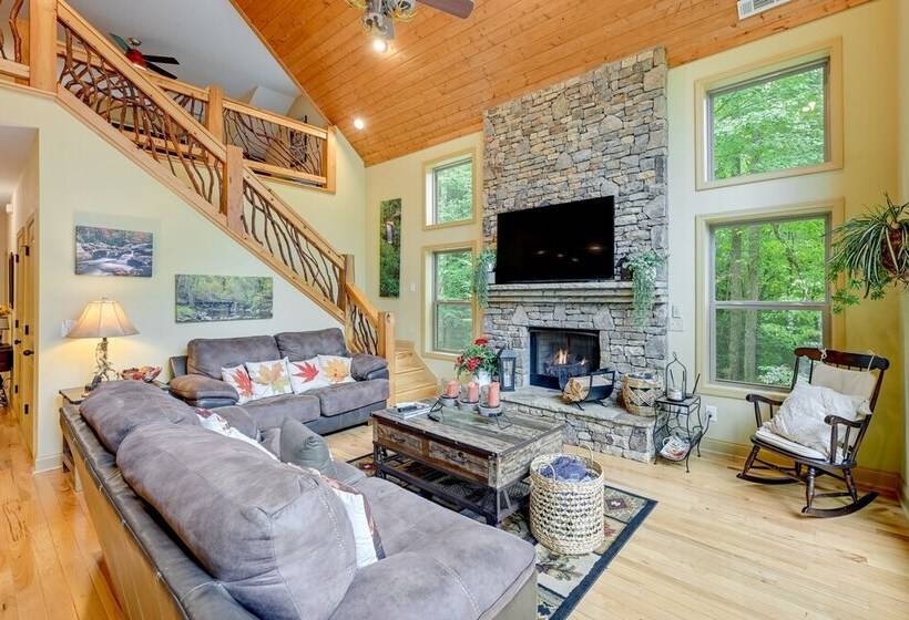 Bright Bryson City Cabin W/ Fire Pit & Hot Tubs!