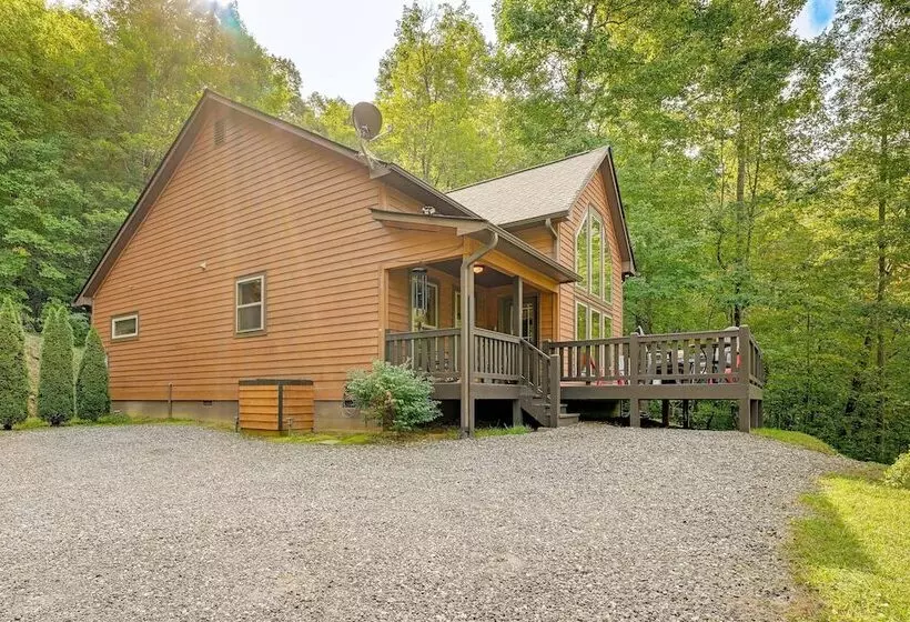 Bright Bryson City Cabin W/ Fire Pit & Hot Tubs!