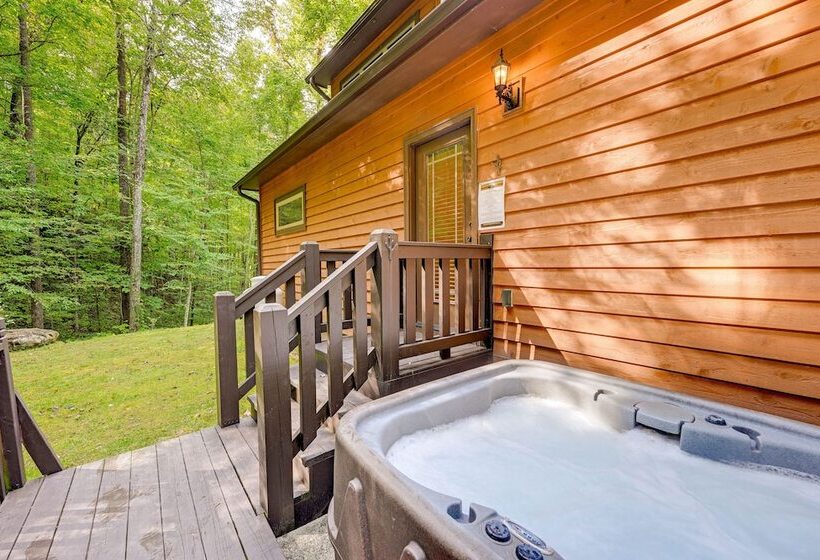 Bright Bryson City Cabin W/ Fire Pit & Hot Tubs!