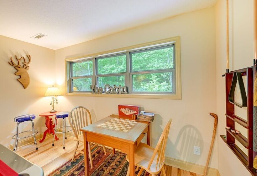 Bright Bryson City Cabin W/ Fire Pit & Hot Tubs!