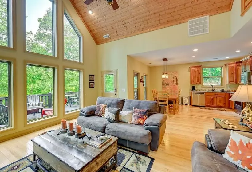 Bright Bryson City Cabin W/ Fire Pit & Hot Tubs!