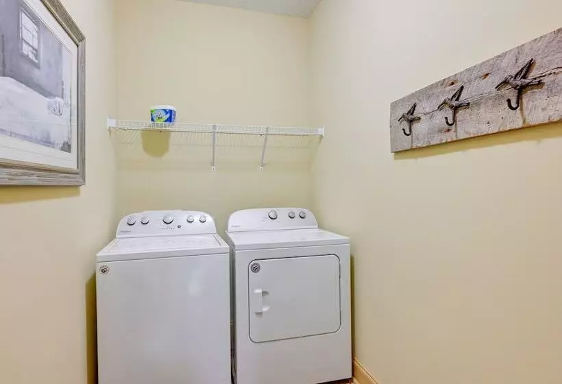 Bright Bryson City Cabin W/ Fire Pit & Hot Tubs!