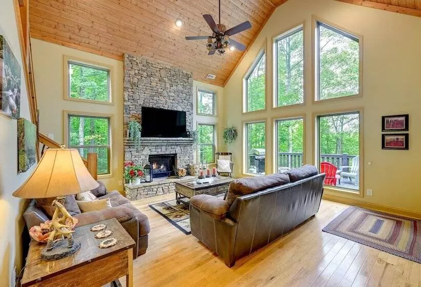 Bright Bryson City Cabin W/ Fire Pit & Hot Tubs!