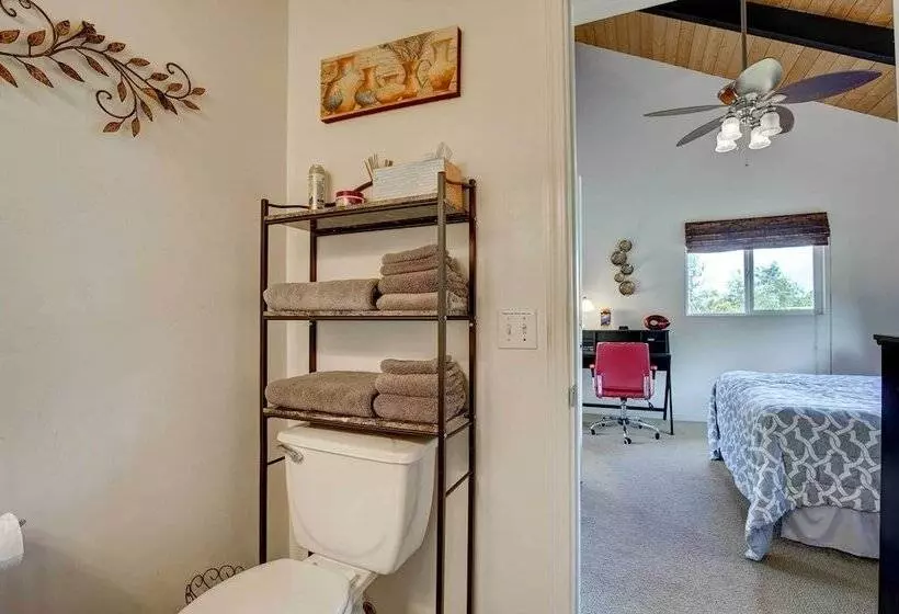 Charming Kailua Kona Apartment Near Hiking & Golf!