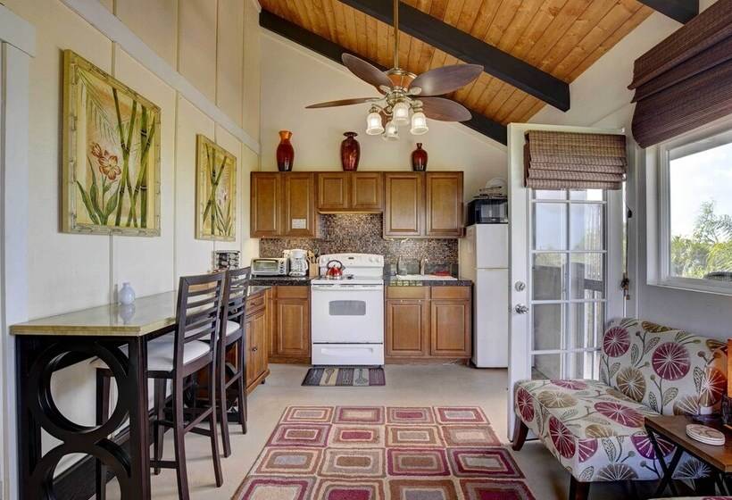 Charming Kailua Kona Apartment Near Hiking & Golf!