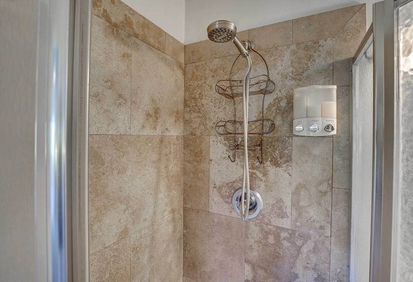 Charming Kailua Kona Apartment Near Hiking & Golf!