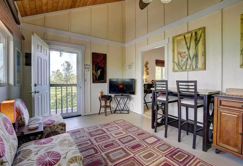 Charming Kailua Kona Apartment Near Hiking & Golf!