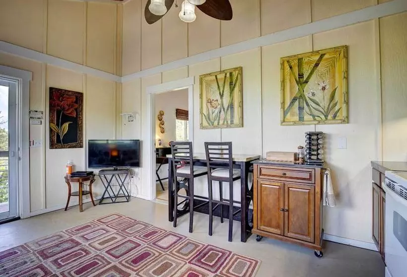 Charming Kailua Kona Apartment Near Hiking & Golf!