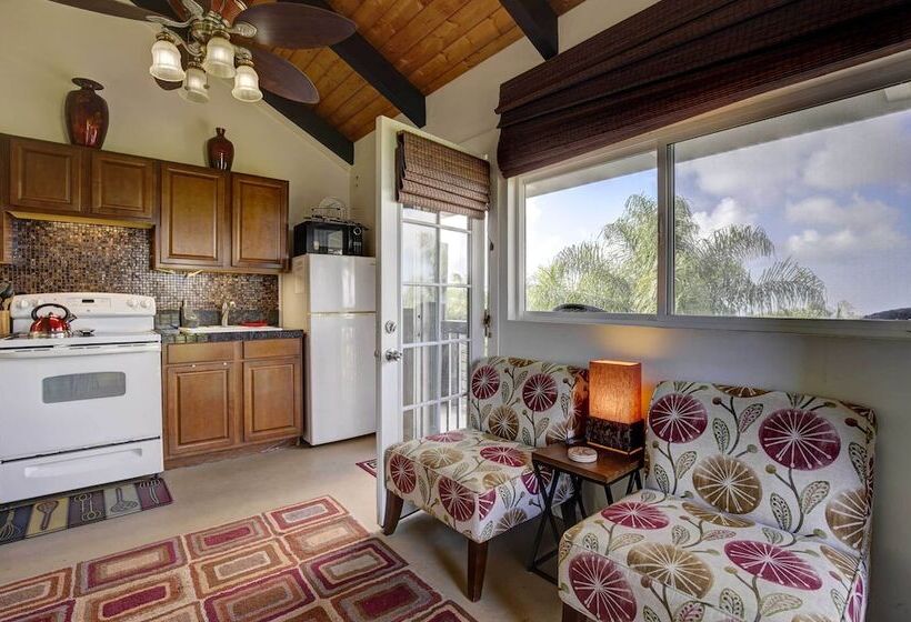Charming Kailua Kona Apartment Near Hiking & Golf!