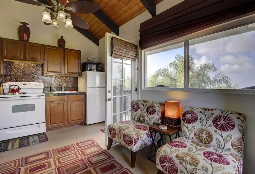 Charming Kailua Kona Apartment Near Hiking & Golf!