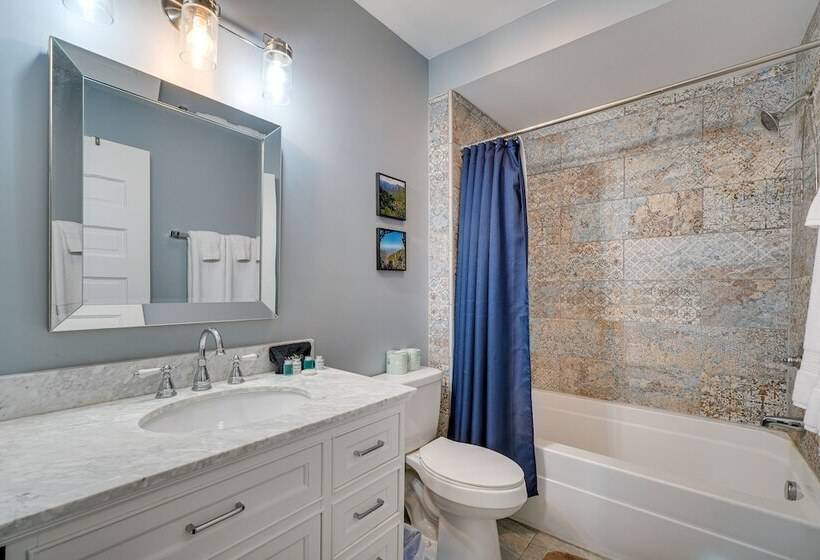 Charming Knoxville Home: 2 Mi To Neyland Stadium!