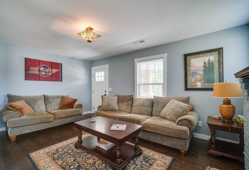 Charming Knoxville Home: 2 Mi To Neyland Stadium!