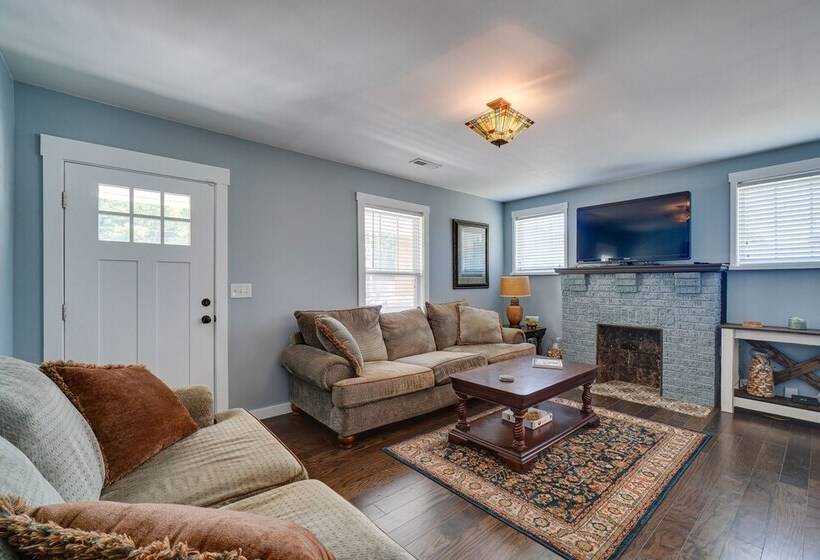 Charming Knoxville Home: 2 Mi To Neyland Stadium!