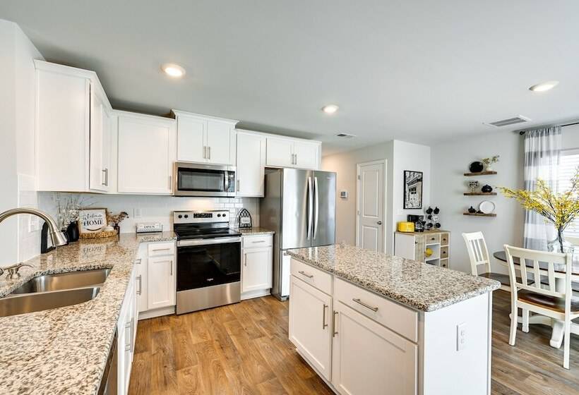 Charming New Bern Retreat Near Historic Downtown!