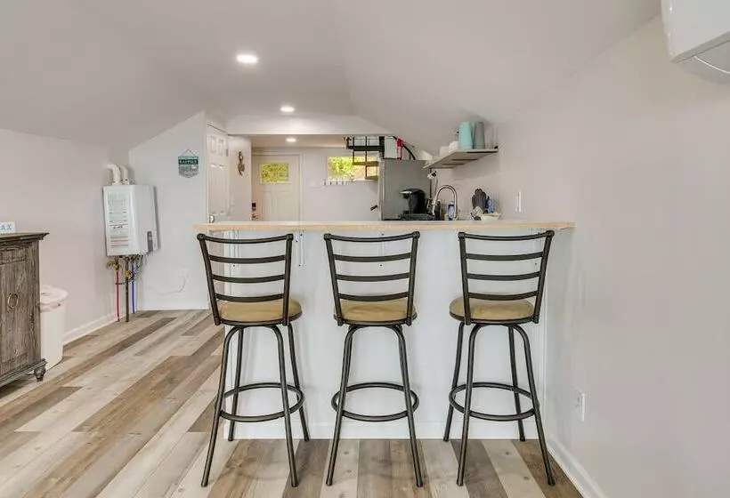 Cozy Irondequoit Home On Lake Ontario!