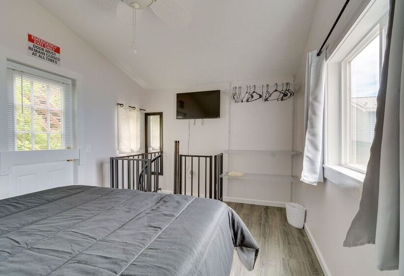 Cozy Irondequoit Home On Lake Ontario!