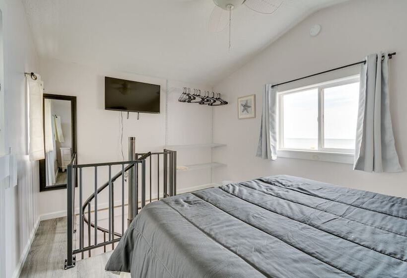 Cozy Irondequoit Home On Lake Ontario!