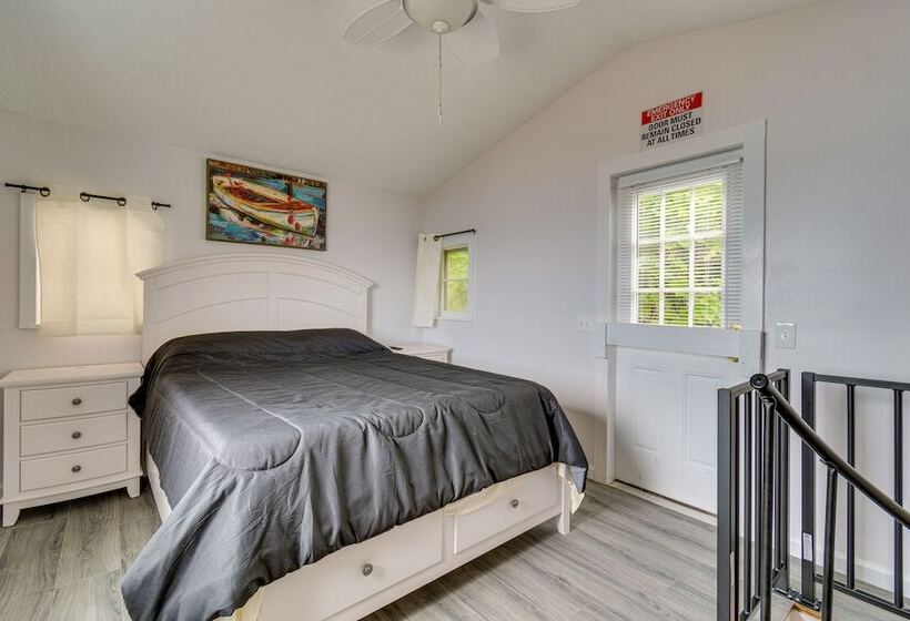 Cozy Irondequoit Home On Lake Ontario!