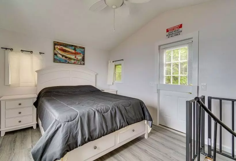 Cozy Irondequoit Home On Lake Ontario!