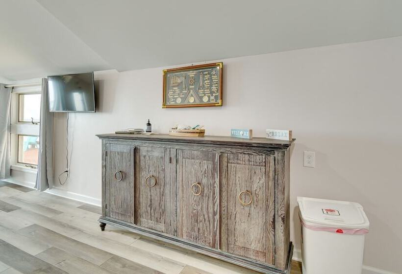 Cozy Irondequoit Home On Lake Ontario!