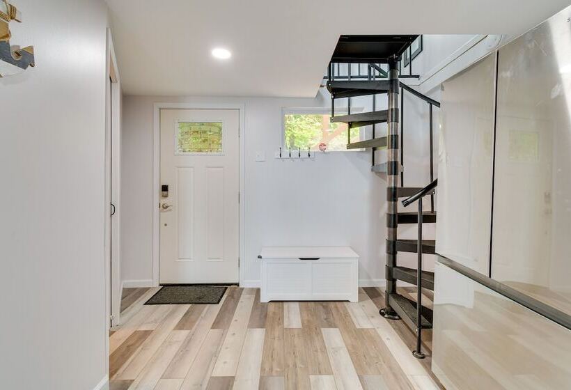 Cozy Irondequoit Home On Lake Ontario!