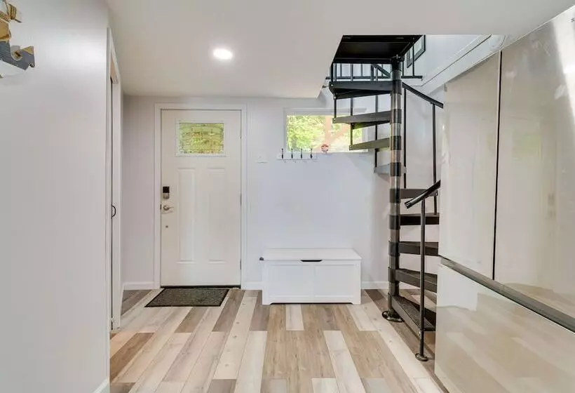 Cozy Irondequoit Home On Lake Ontario!