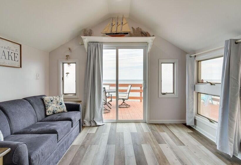 Cozy Irondequoit Home On Lake Ontario!