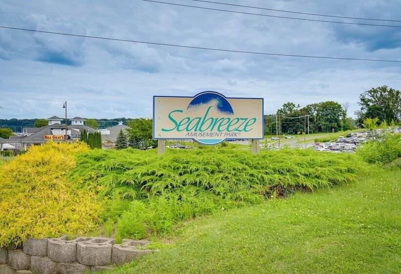 Cozy Irondequoit Home On Lake Ontario!