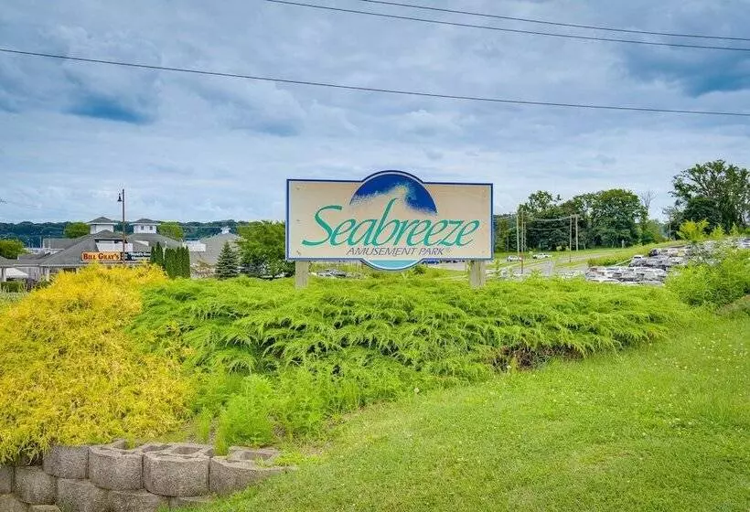 Cozy Irondequoit Home On Lake Ontario!