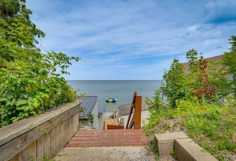 Cozy Irondequoit Home On Lake Ontario!