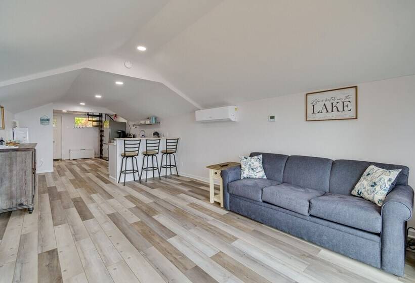 Cozy Irondequoit Home On Lake Ontario!