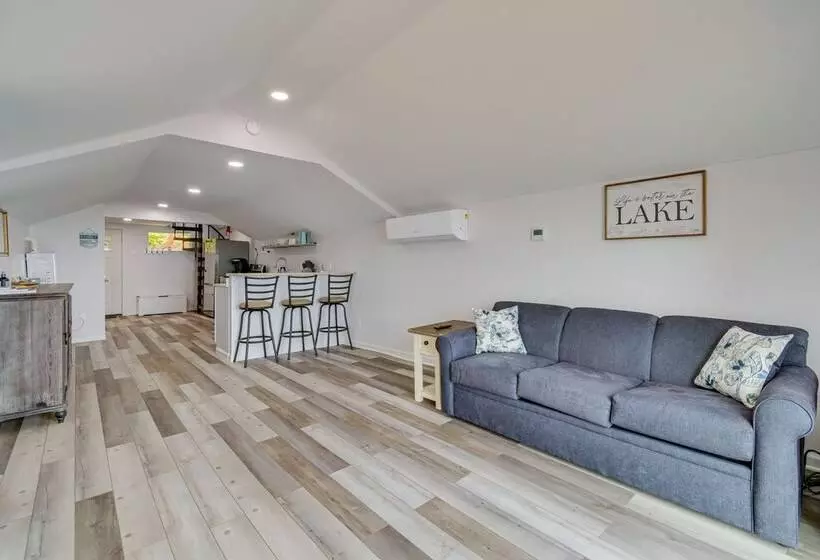 Cozy Irondequoit Home On Lake Ontario!