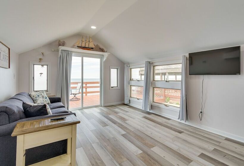 Cozy Irondequoit Home On Lake Ontario!