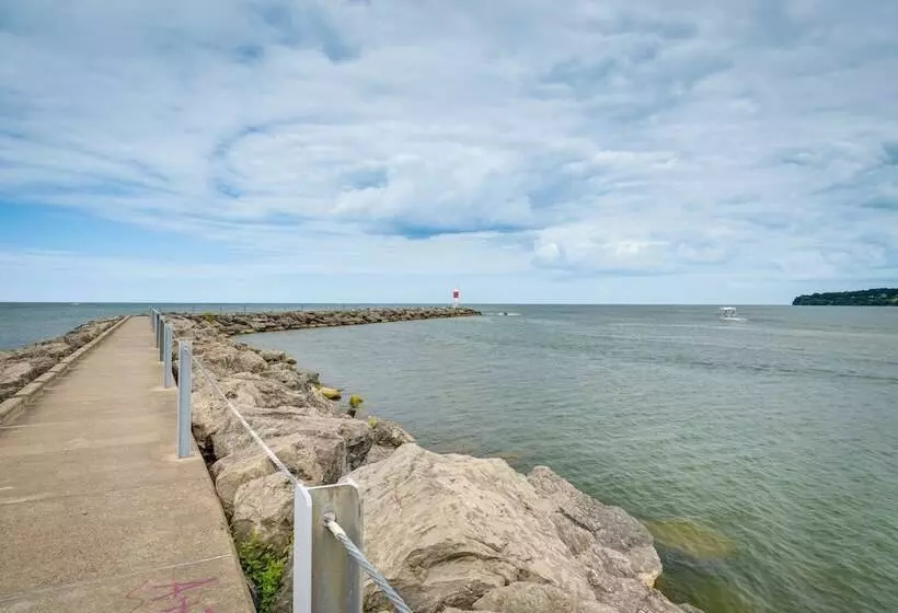 Cozy Irondequoit Home On Lake Ontario!