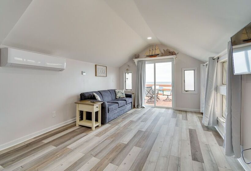 Cozy Irondequoit Home On Lake Ontario!