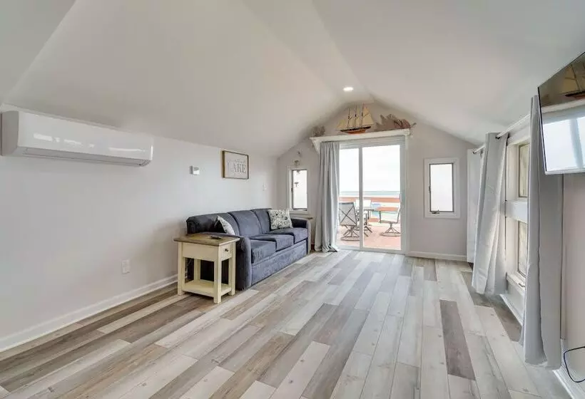 Cozy Irondequoit Home On Lake Ontario!