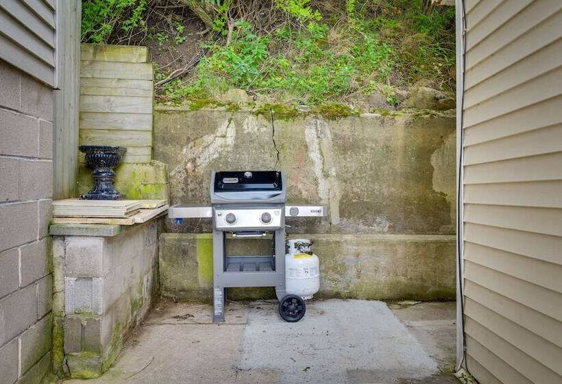 Cozy Irondequoit Home On Lake Ontario!