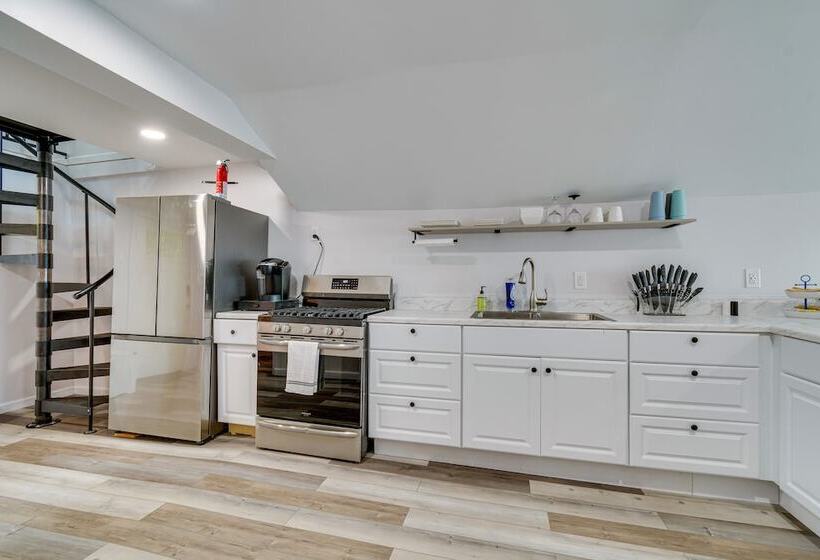 Cozy Irondequoit Home On Lake Ontario!